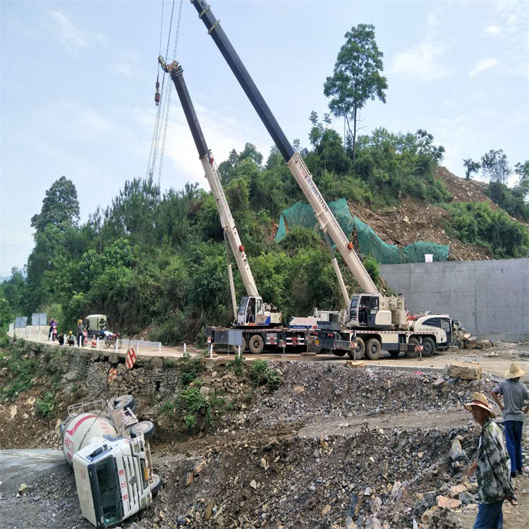 福州马尾汽车掉沟里叫吊车救援要多少钱